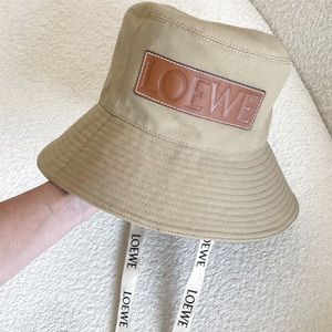 LOEWE bucket hat with logo straps
